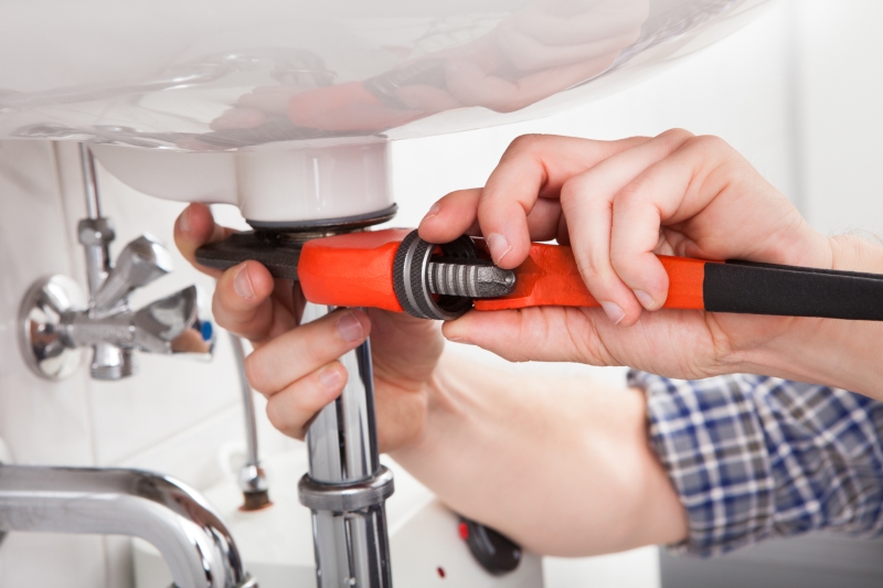 Emergency plumber attending a job in Chiswick